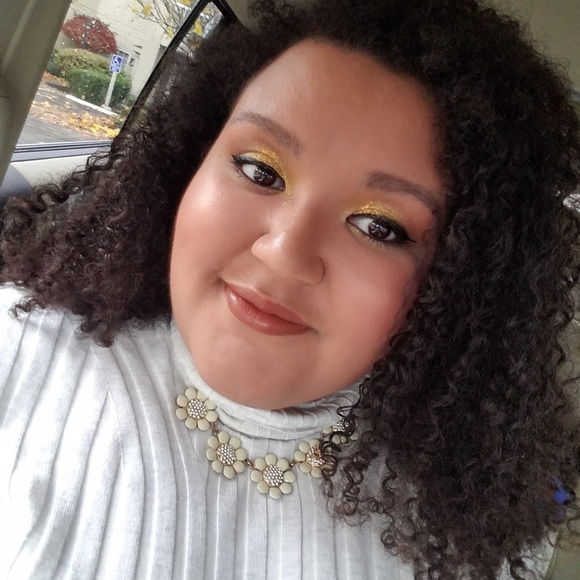 Meet your Posher, Dominique - Picture 2 of 2